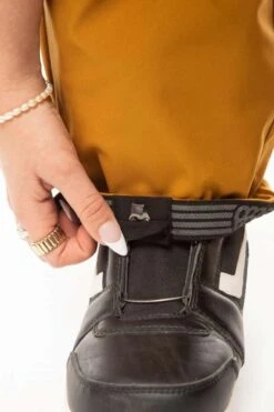 686 Ladies Gossip Softshell Bib 2021-2022 30 686 Ladies Gossip Softshell Bib 2021-2022 -Ski Supplies Store 686 Ladies Gossip Softshell Bib 2021 2022 895817354